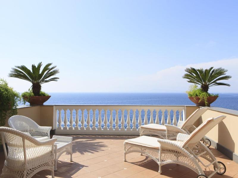 Executive Double Room with Sea View image 3