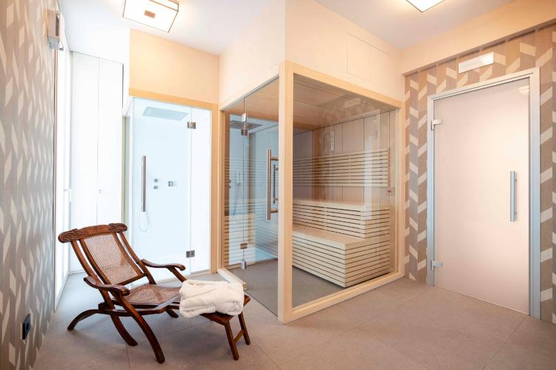 Double or Twin Room with Spa Access image 3