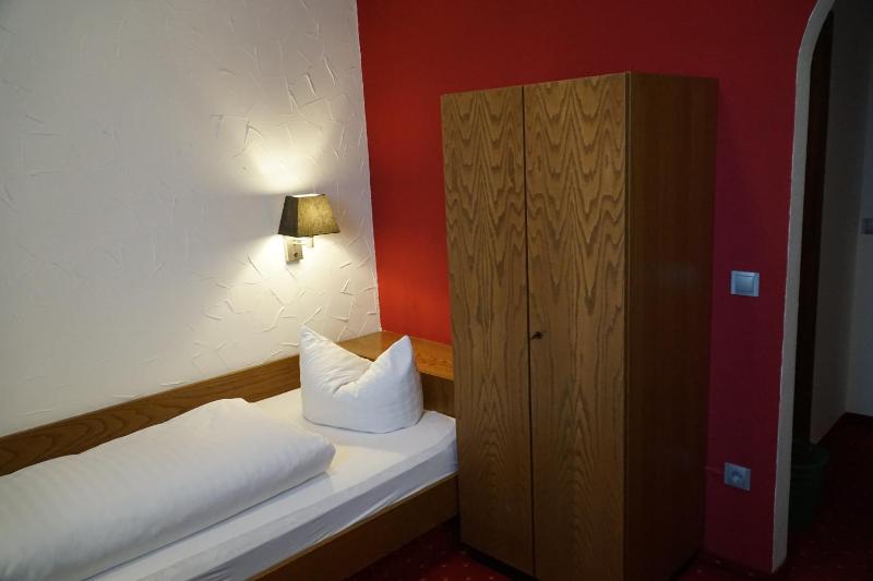 Single Room with Shower image 1