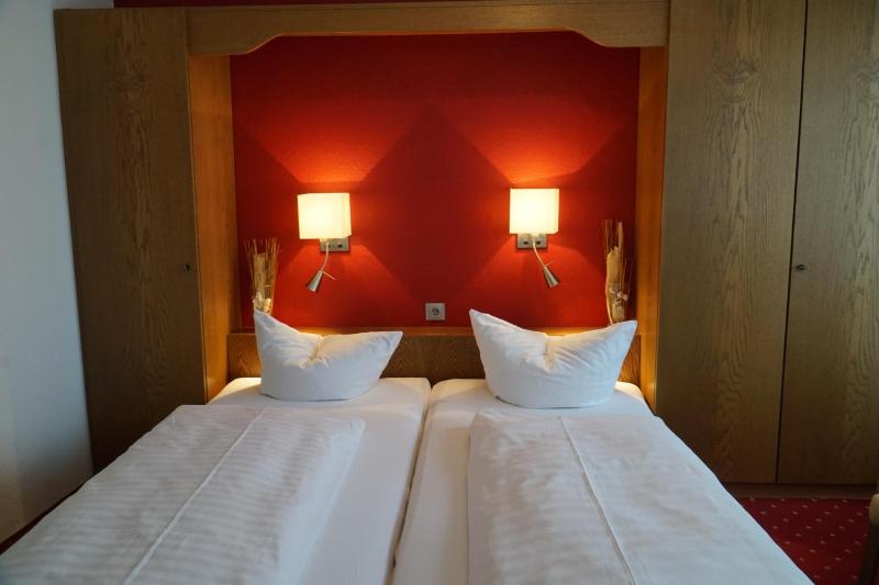 Standard Double Room image 3