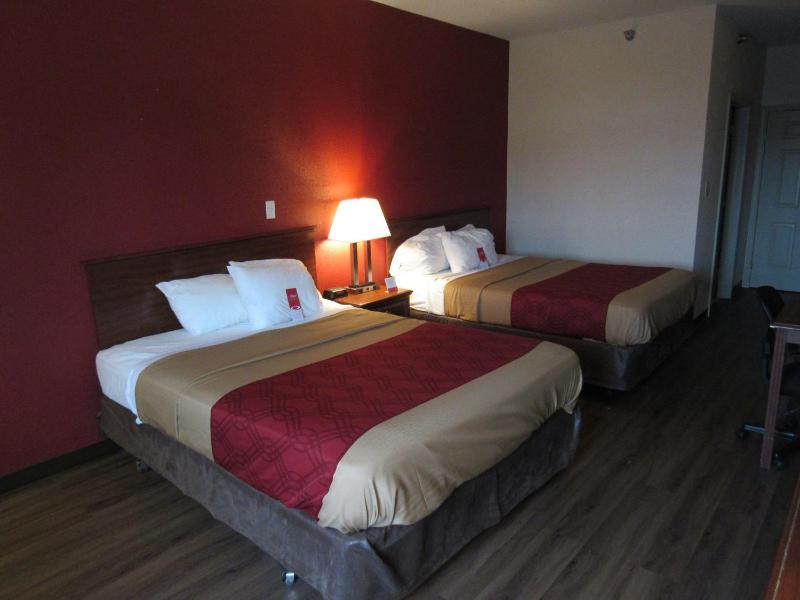 Standard Queen Room with Two Queen Beds - Non-Smoking image 2