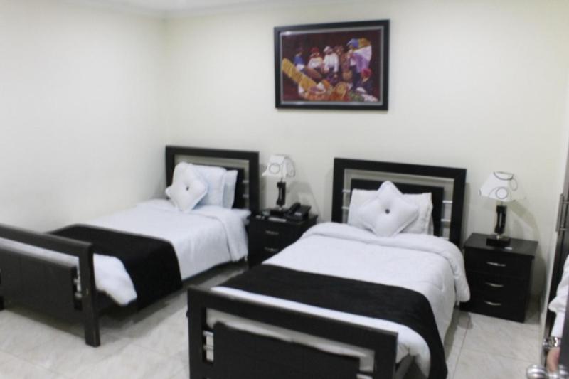 Hotel Sweet Home - image 5