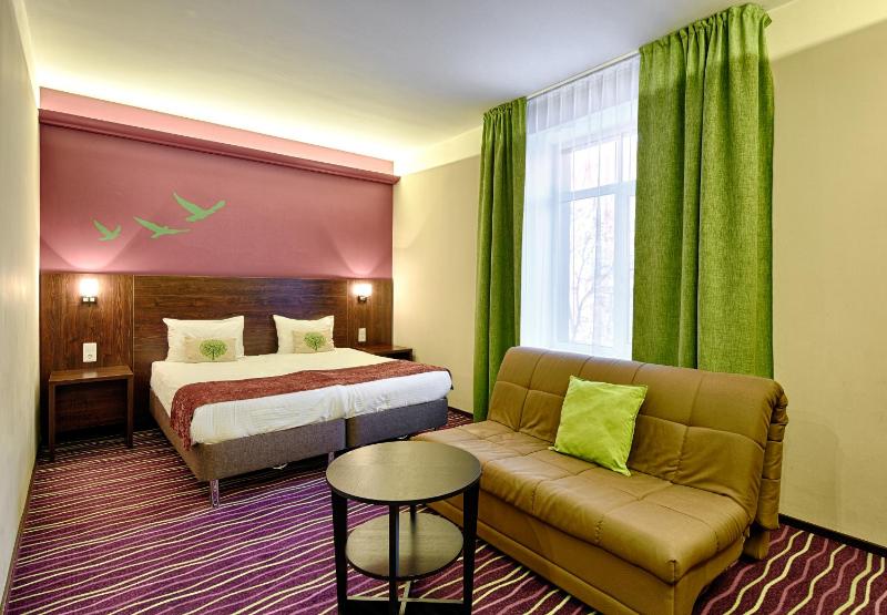 Large Double or Twin Room image 1