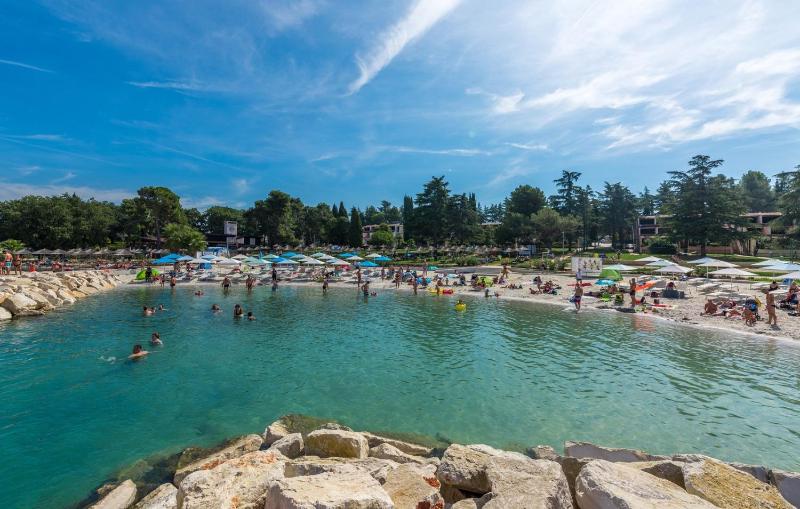Apartment with Pool View  image 2