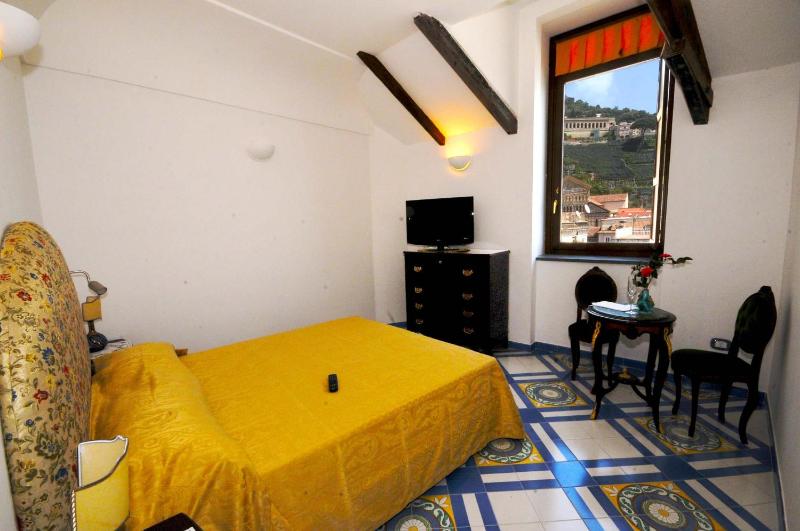 Double Room with Sea View image 4