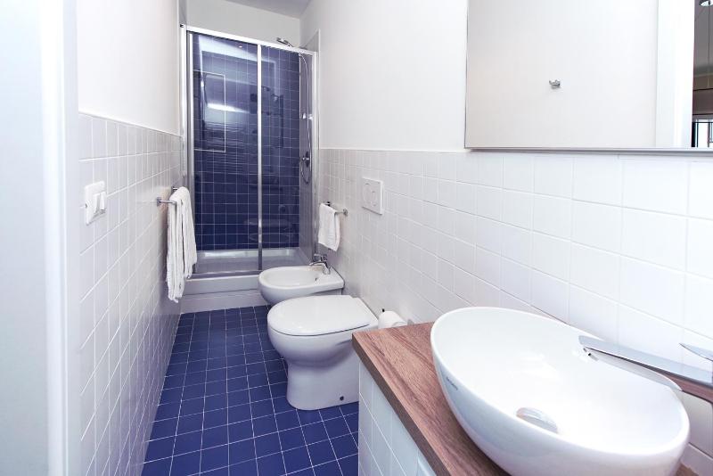 Double Room with Balcony and Sea View image 3