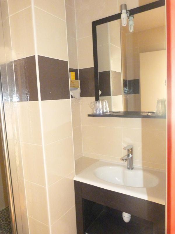 Double/Twin Room with Shower image 3