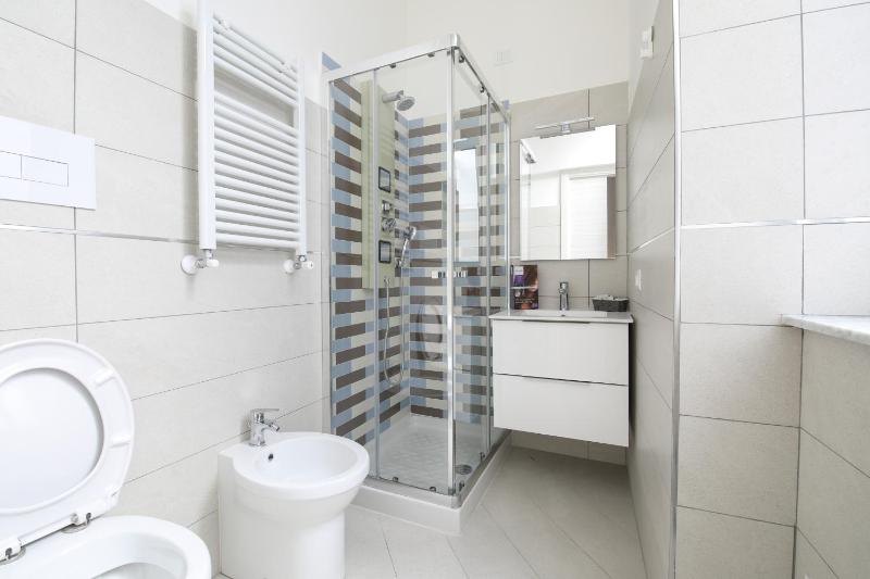 Double or Twin Room with Private Bathroom image 2