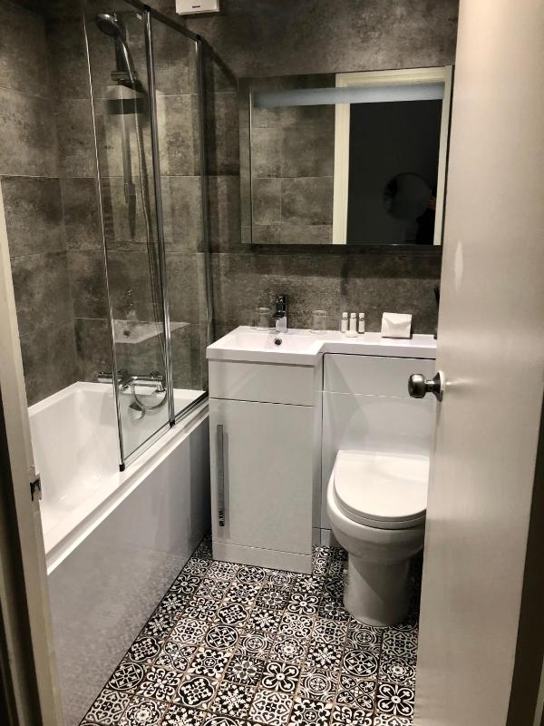 Double Room image 3