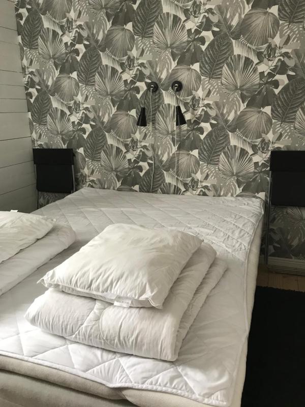Twin Room with Shared Bathroom image 2