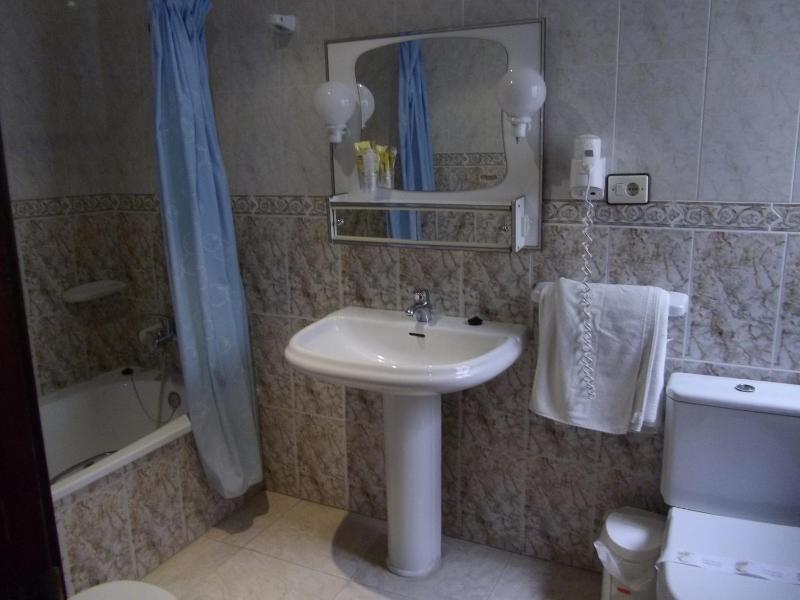 Double or Twin Room image 3