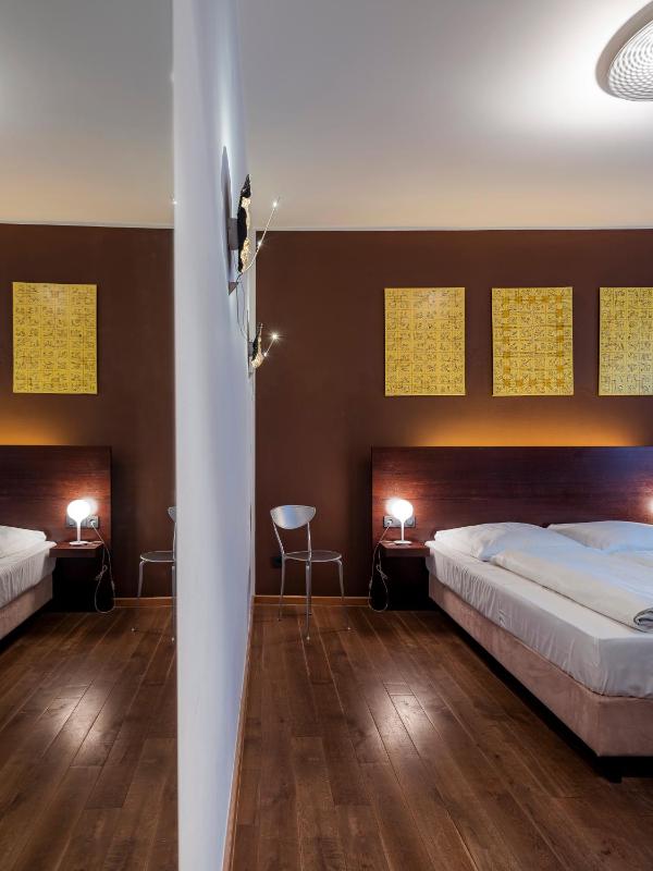 Comfort Double Room with King Size Bed image 3