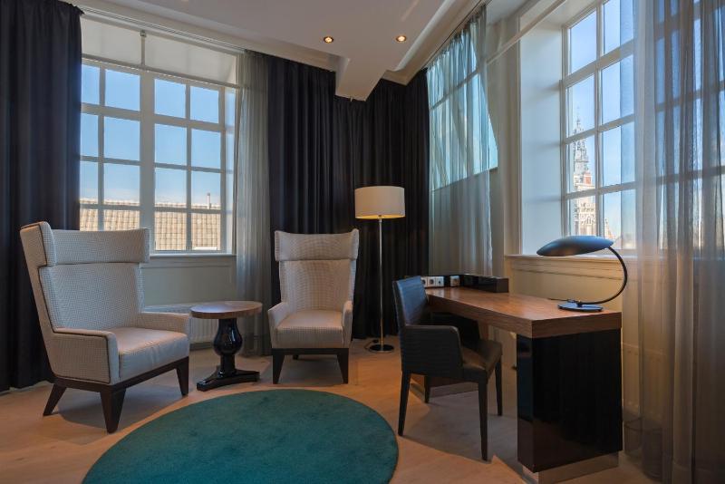 New Amsterdam Suite with Canal View image 4