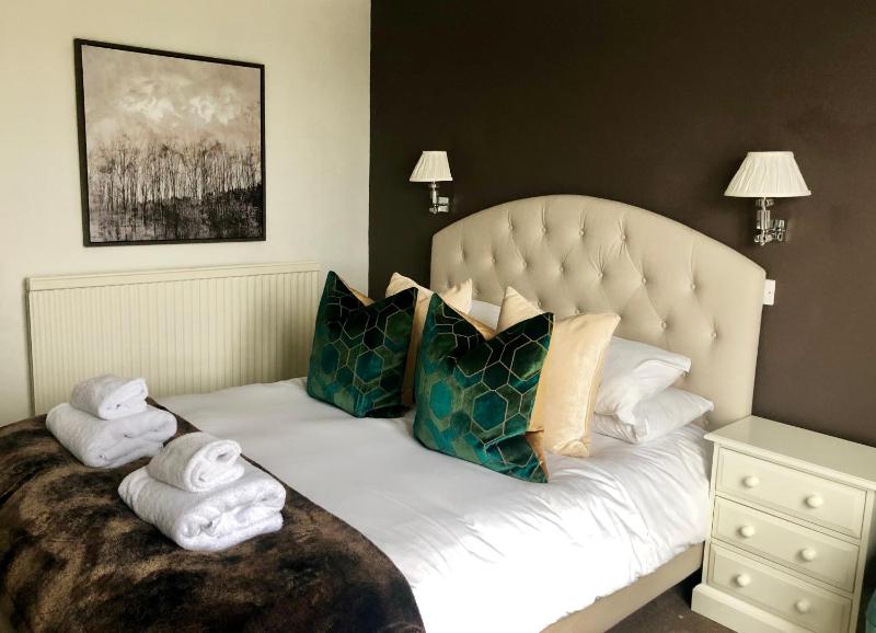 Double Room with Balcony and River View image 4