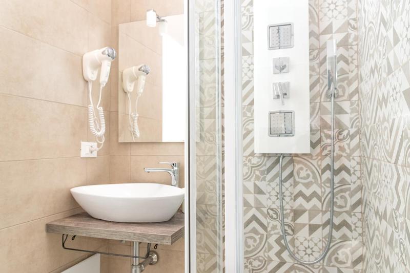 Double Room with Private Garden image 3