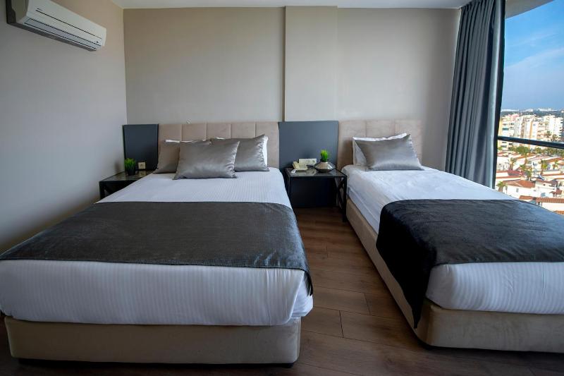 Double Room with Sea View image 4