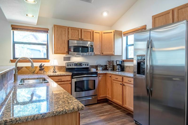 Park Forest Moose Pad Townhome: Hot Tub On Shuttle Route - image 24
