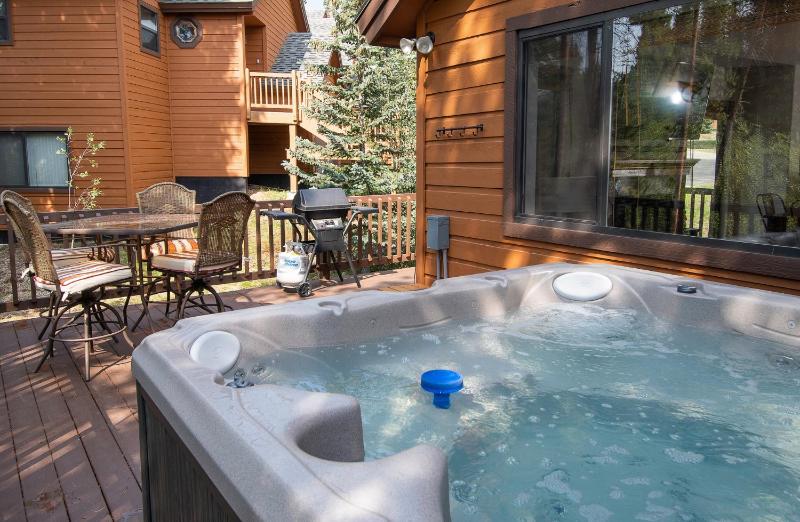 Park Forest Moose Pad Townhome: Hot Tub On Shuttle Route - image 15