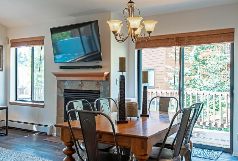 Park Forest Moose Pad Townhome: Hot Tub On Shuttle Route - image 11