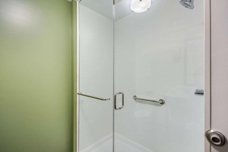 Deluxe King Suite - Non-Smoking image 2