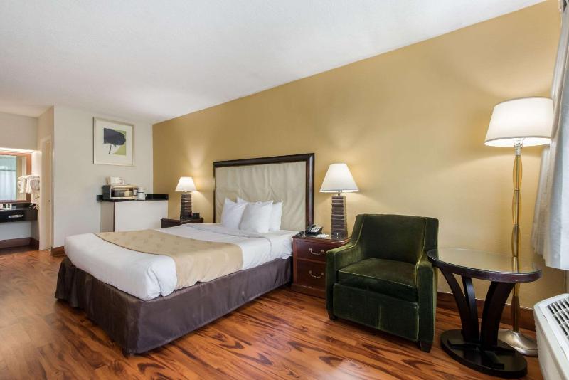 King Room - Non-Smoking image 2