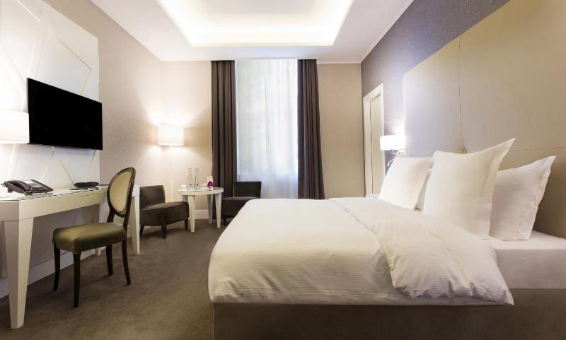 Superior Double Room image 4