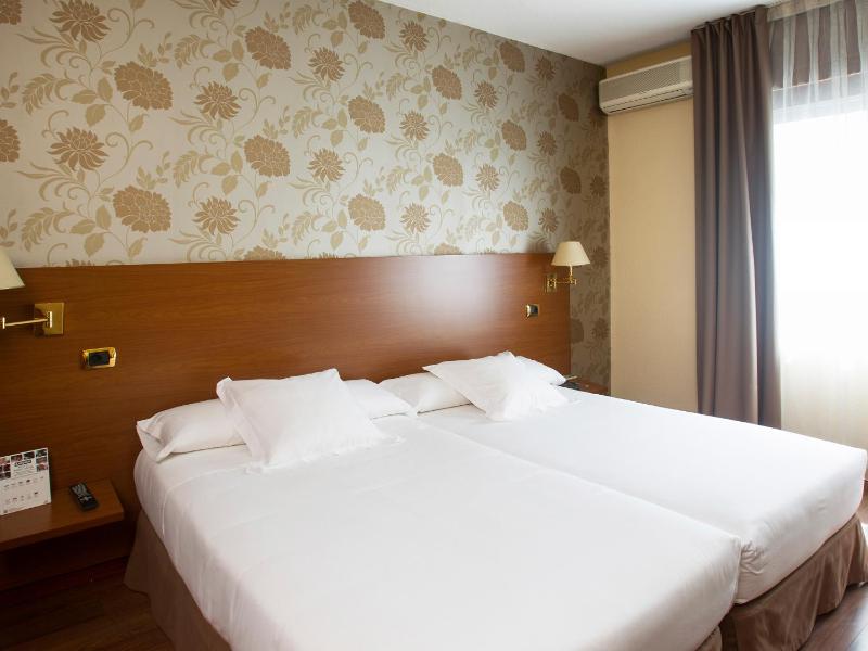 Twin Room with Sea View image 1