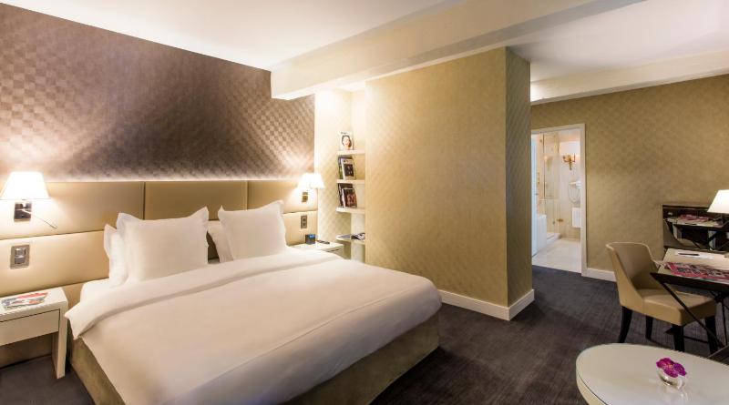 Deluxe Double Room image 1