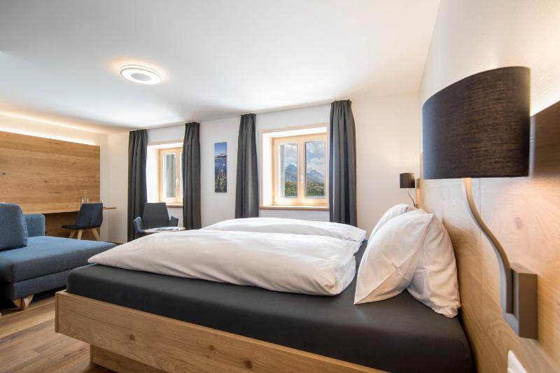 Deluxe Double Room with Extra Bed image 1