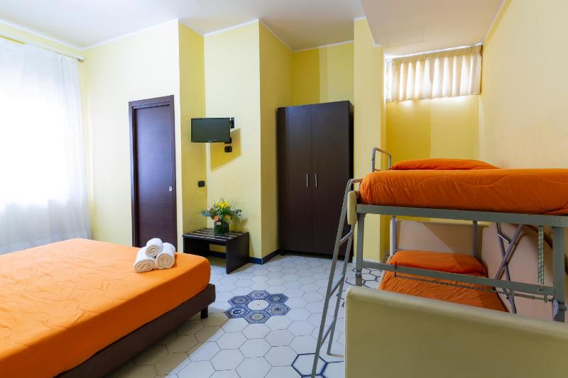 Quadruple Room image 4