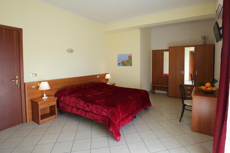 Double Room with Balcony image 2
