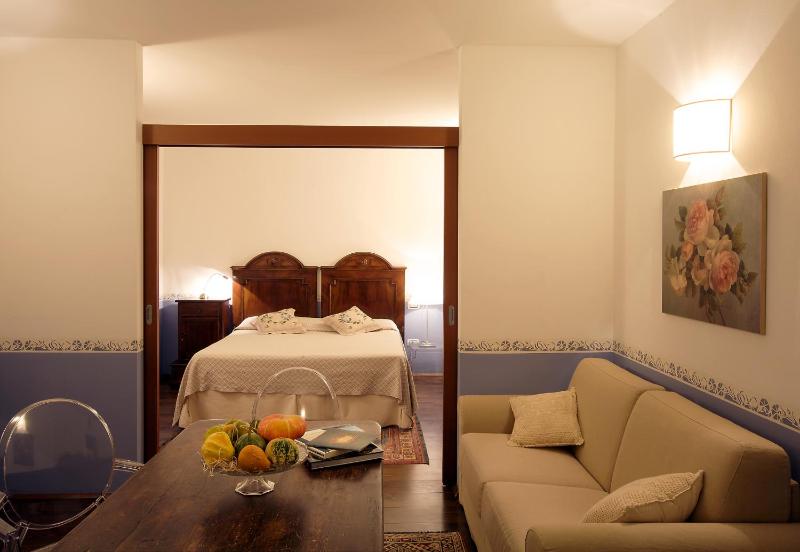 Junior Suite with Garden View image 3
