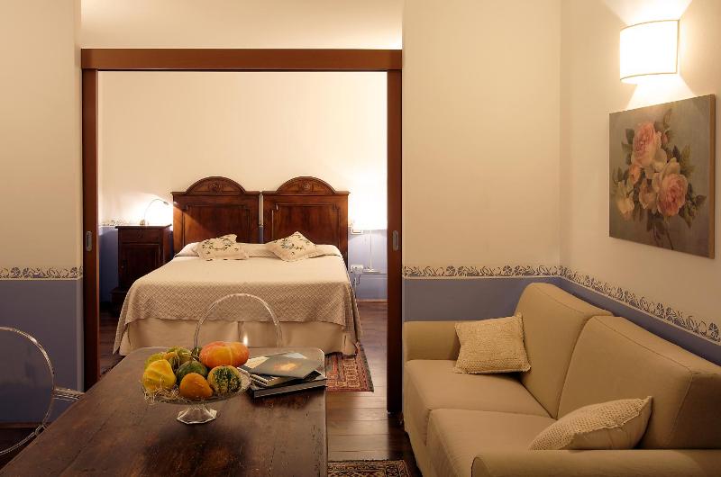 Junior Suite with Garden View image 4