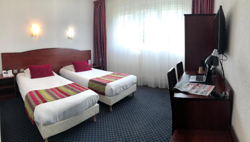 Superior Twin Room image 4