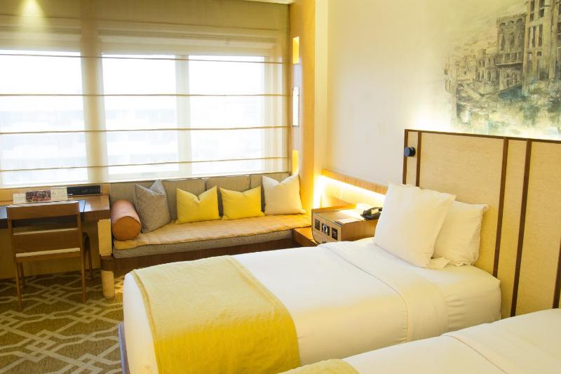 Deluxe Twin Room image 3