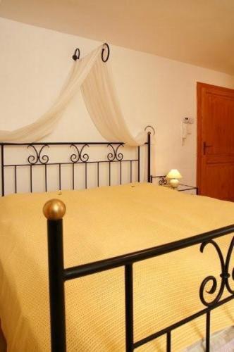 Standard Double Room image 2
