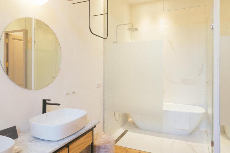Premium Double Room image 2