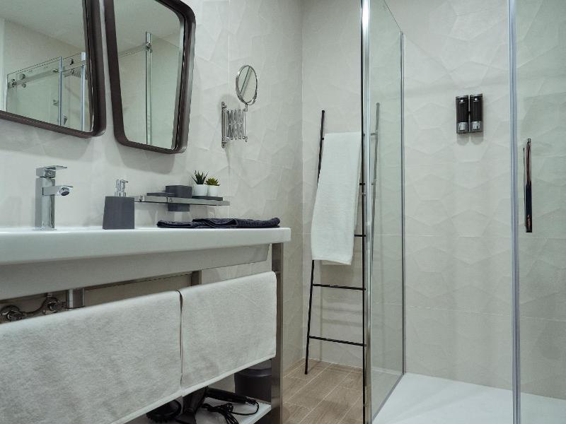 One-Bedroom Apartment image 2