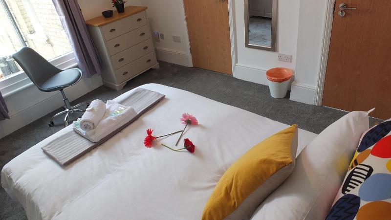 En-Suite Large Double Room image 4