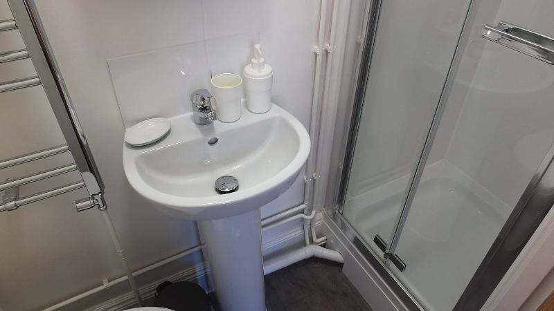 En-Suite Economy Room image 2