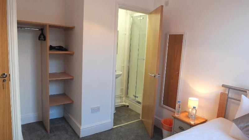 En-Suite Economy Room image 3