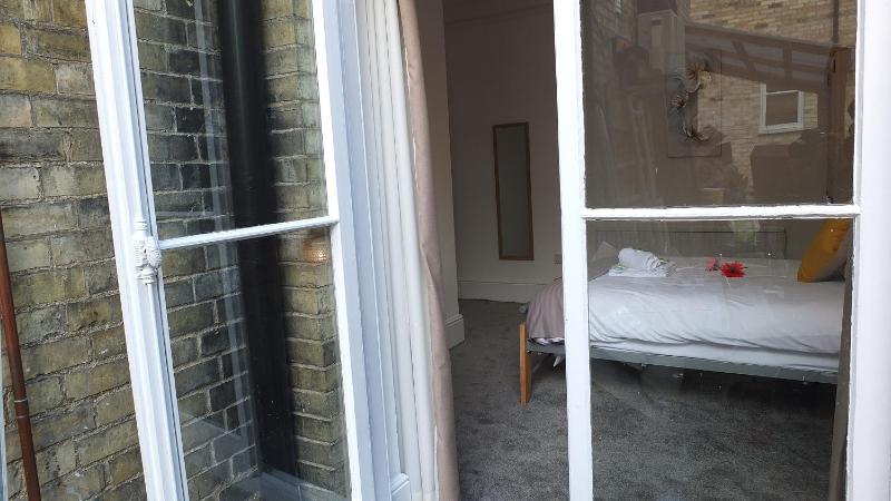 En-Suite Large Double Room with Communal Patio image 3