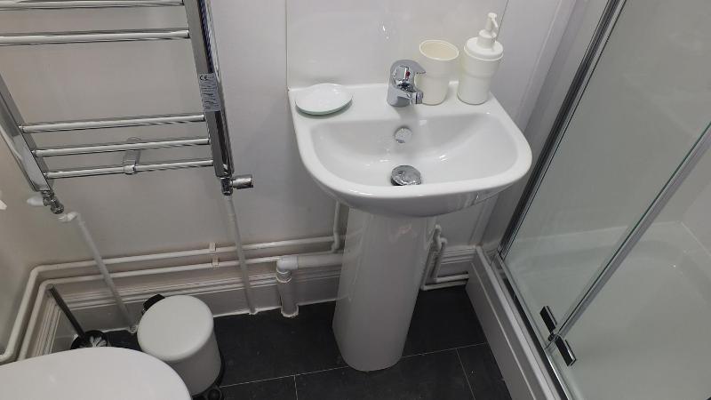 En-Suite Large Double Room with Communal Patio image 2