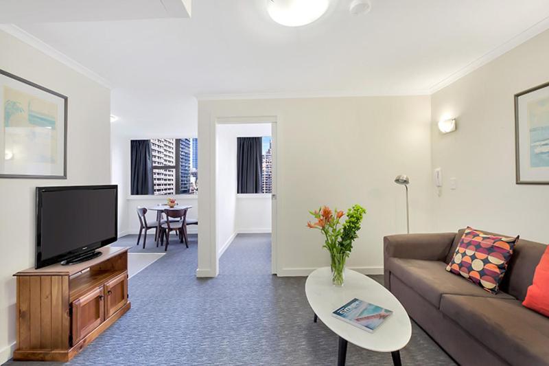 One-Bedroom Apartment image 4