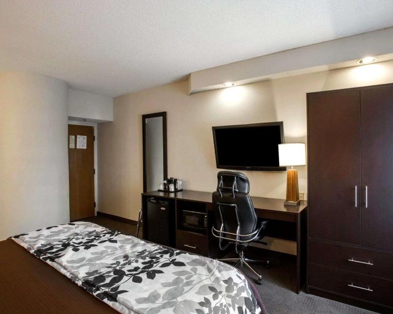 King Room - Non-Smoking image 2