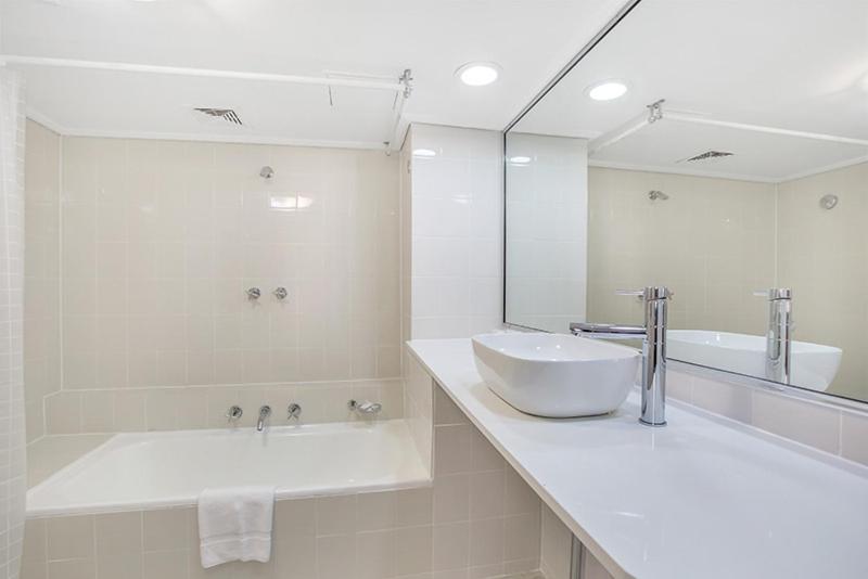 One-Bedroom Apartment image 4