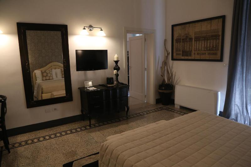 Junior Suite with Balcony image 1