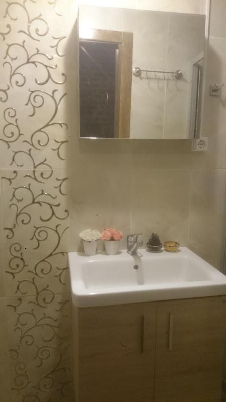 Single Room with Private External Bathroom image 3