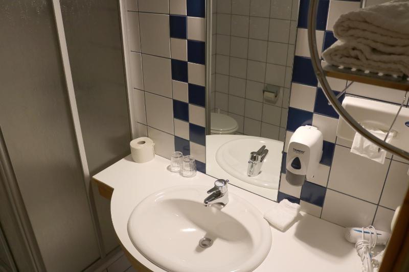 Quadruple Room with Private Bathroom image 4