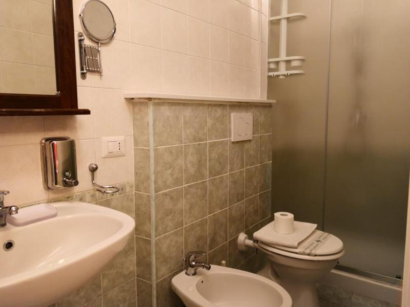 Double or Twin Room image 2